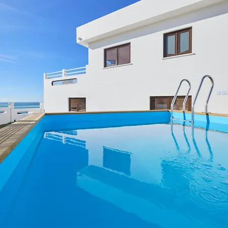 Wander Surf House Albergue