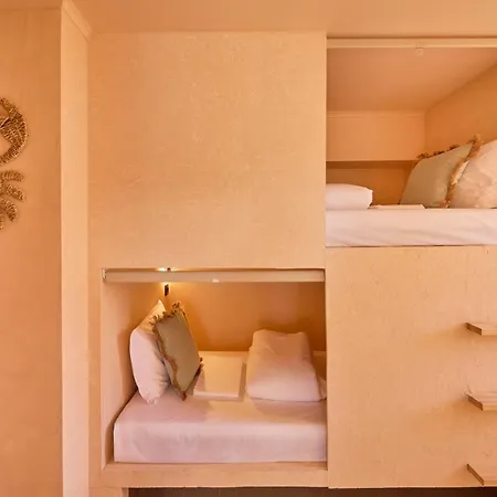 Wander Surf House Albergue