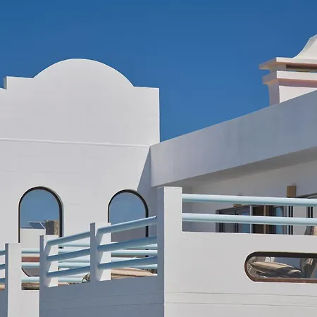 Wander Surf House Hostel *