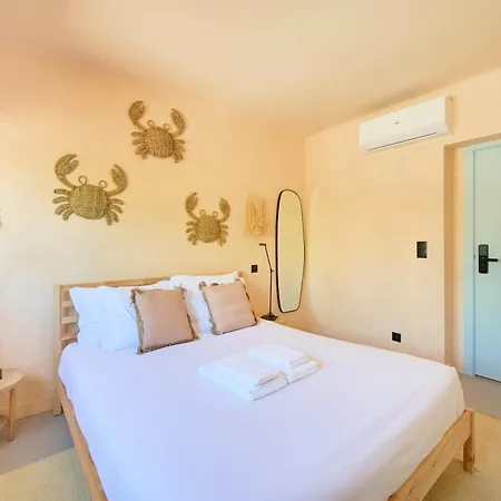 Wander Surf House Hostel *