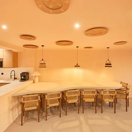 Wander Surf House Hostel *