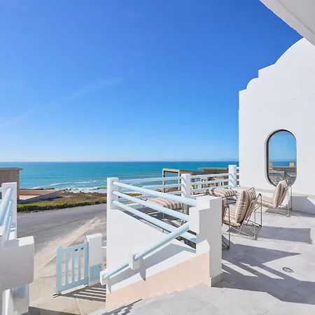 Wander Surf House Hostel *