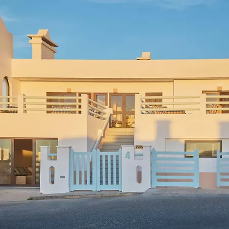 Wander Surf House Hostel *